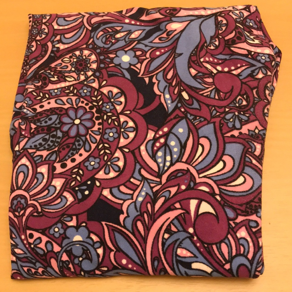 LuLaRoe OS Paisley Leggings